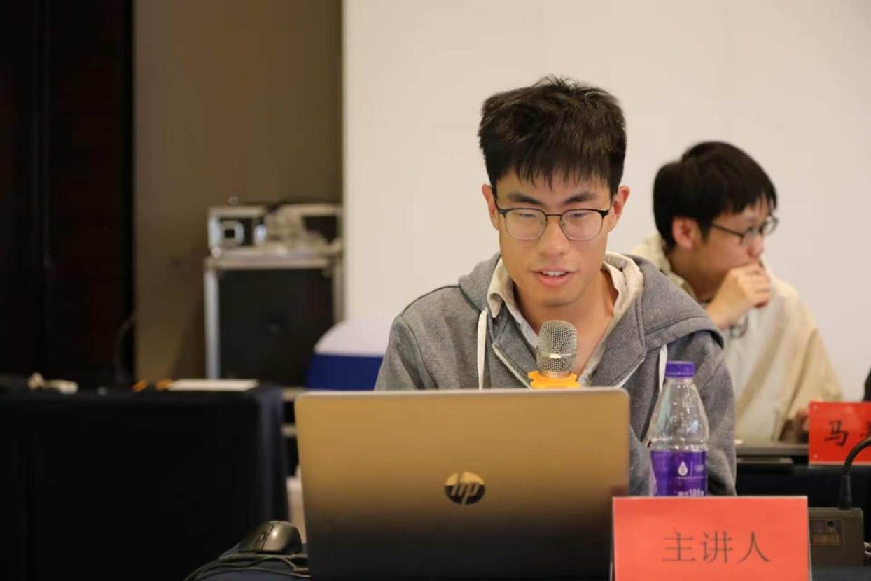 发言照1